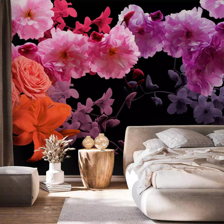 Fototapetes - Dabas kokteilis - krāsaini ziedi uz melna fona G-ART