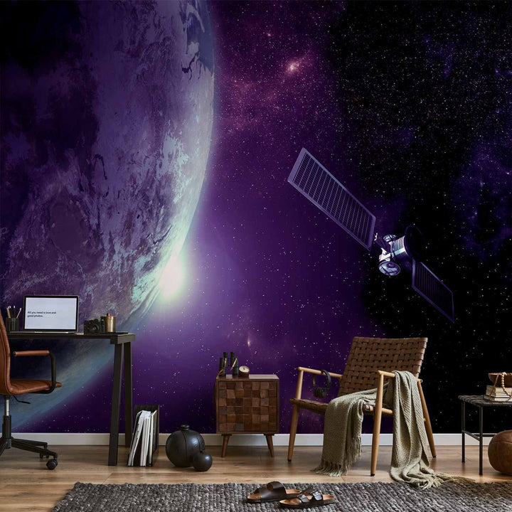 Violets Visums - kosmiska ainava ar zvaigznēm, Zemi un satelītu G-ART