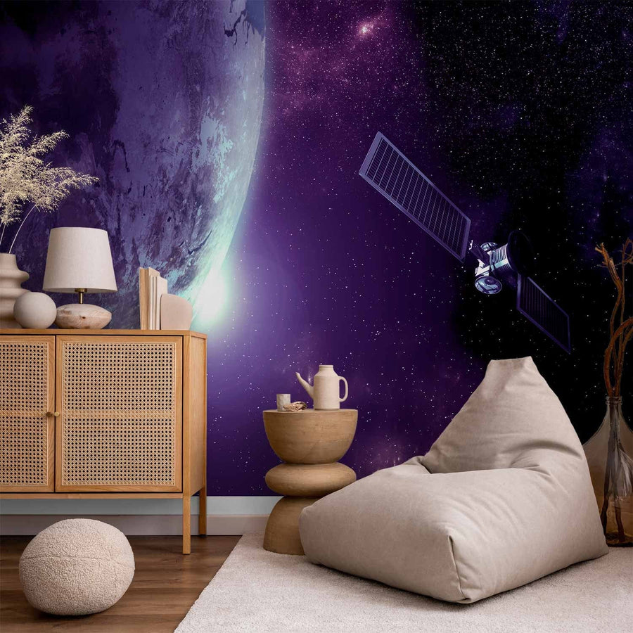 Violets Visums - kosmiska ainava ar zvaigznēm, Zemi un satelītu G-ART