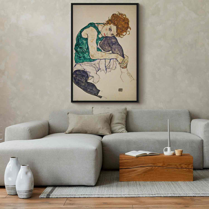 Glezna melnā koka rāmī - Sēdoša sieviete G ART