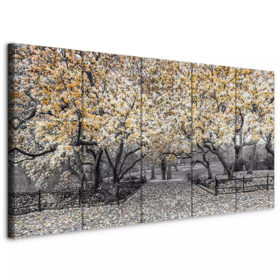 Glezna - melnbalta fotogrāfija ar dzelteniem akcentiem, rudens parks G-ART