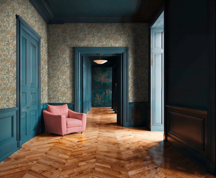 Neaustas tapetes ar ziedu un lapu ornamentiem un smalku faktūru | zila, pelēka, roza - 2763737