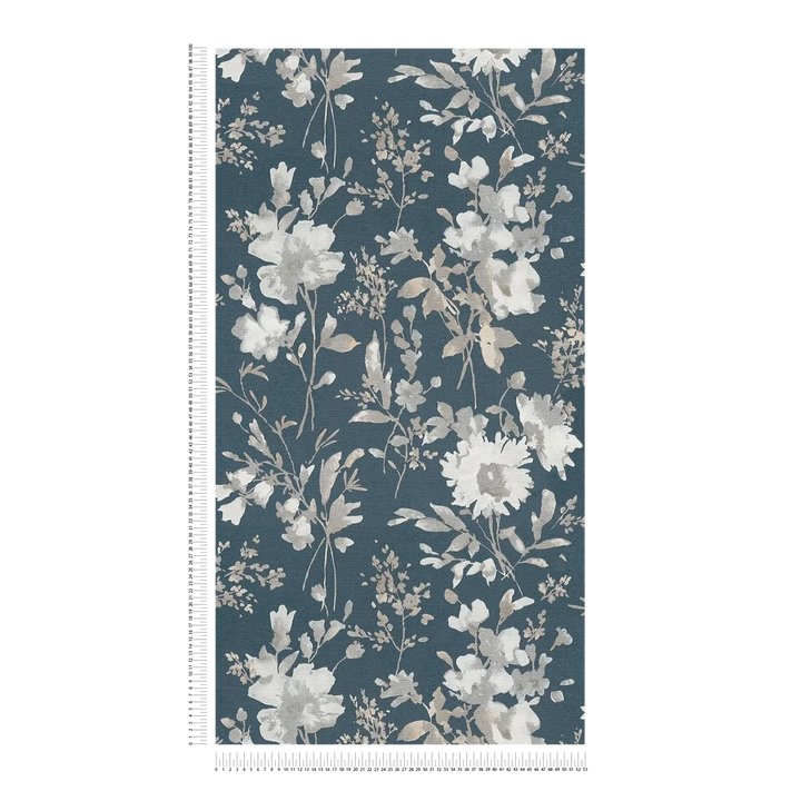 Neaustas tapetes ar vieglu spīdumu un rotaļīgu ziedu rakstu zilā krāsā - 3010127