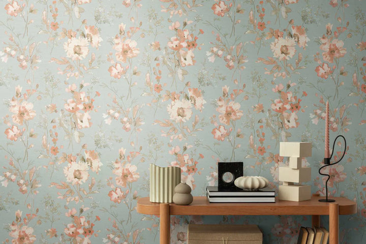 Neaustas tapetes ar vieglu spīdumu un rotaļīgu ziedu rakstu zaļgani zilā krāsā - 3010130