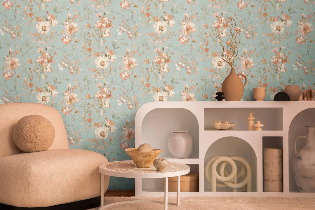 Neaustas tapetes ar vieglu spīdumu un rotaļīgu ziedu rakstu zaļgani zilā krāsā - 3010130