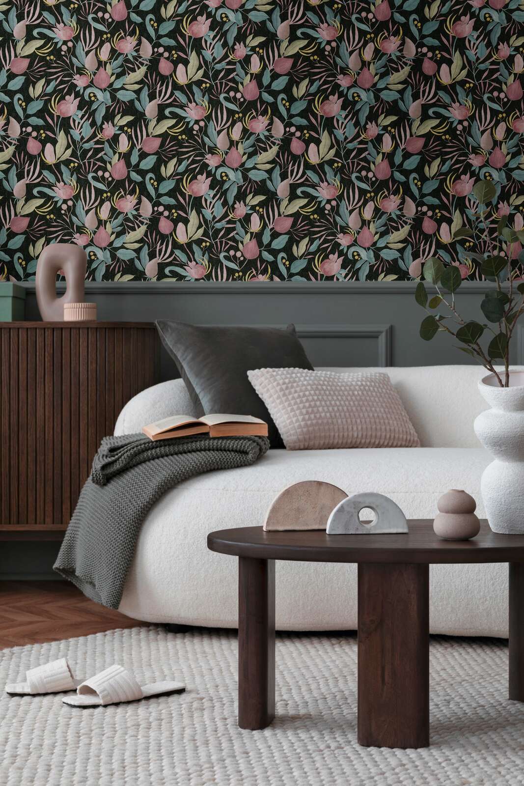 Elegant non-woven wallpaper with tropical flowers | black, pink - 3010136