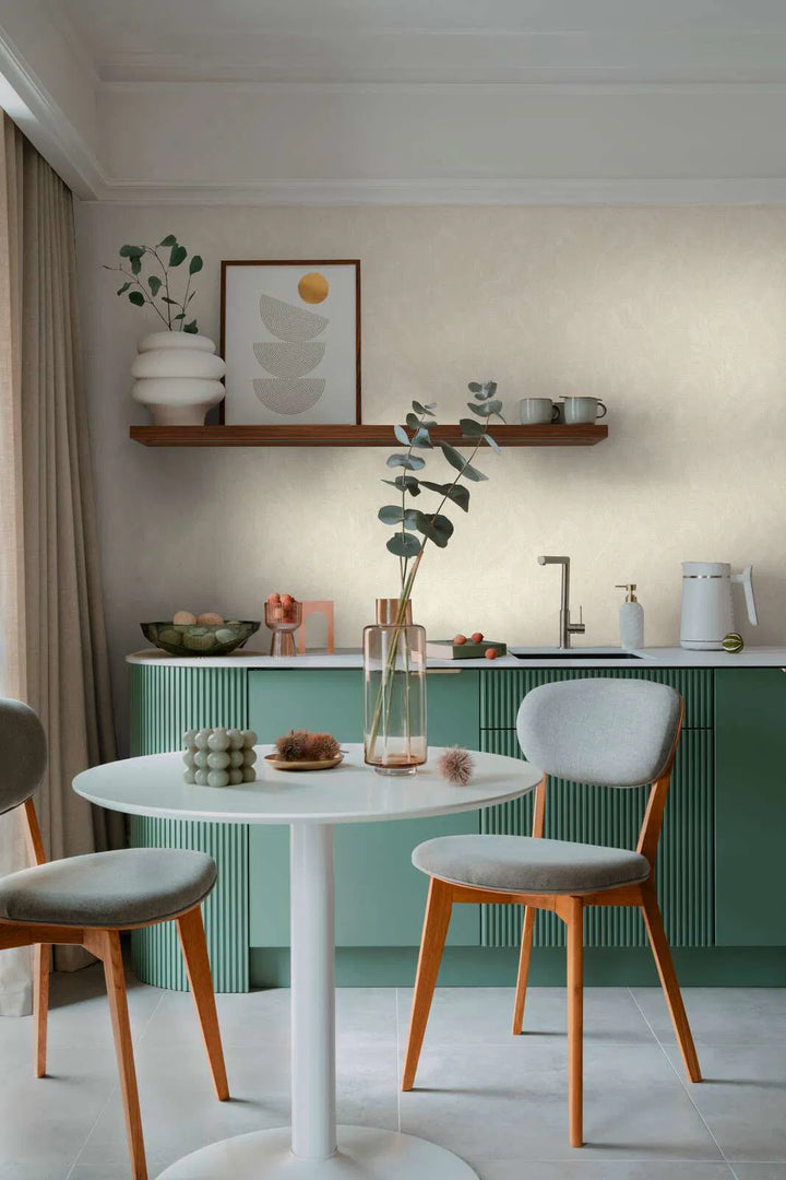 Viegli teksturētas neaustas tapetes ar izsmalcinātu, spīdīgu lapu rakstu | krēmkrāsā - 3010161