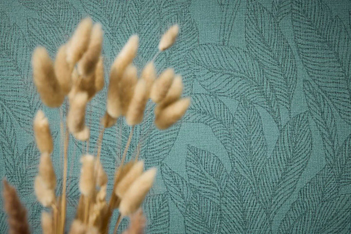 Viegli teksturētas neaustas tapetes ar izsmalcinātu, spīdīgu lapu rakstu zaļā krāsā - 3010164