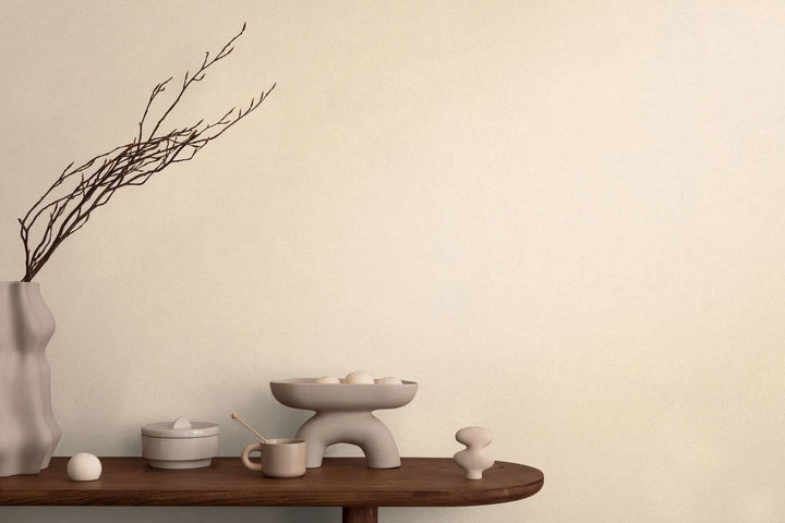 Stilīgas neaustas tapetes ar vieglu tekstūru | smilškrāsa, zelta - 3010175