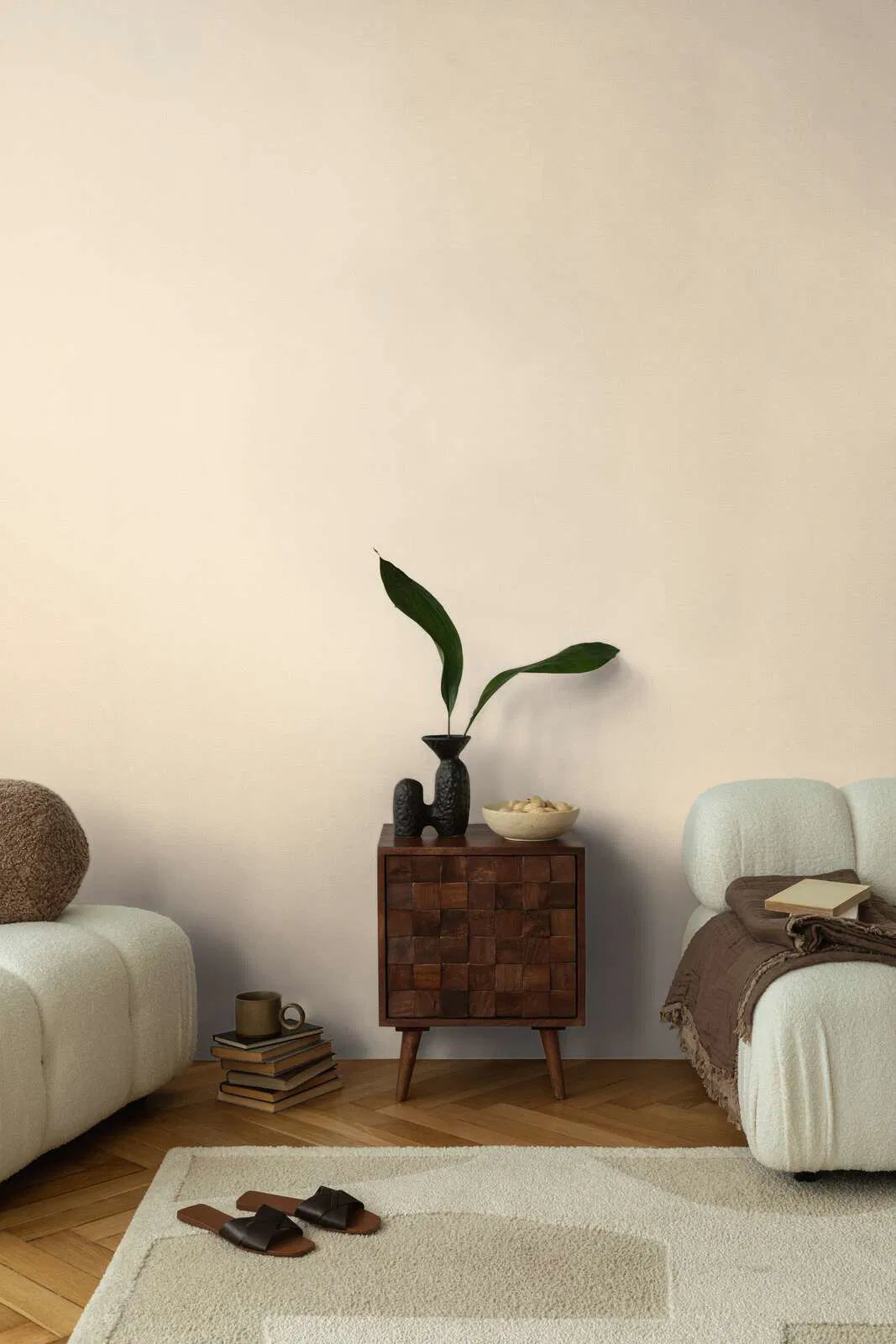 Stilīgas neaustas tapetes ar vieglu tekstūru | smilškrāsa, zelta - 3010175