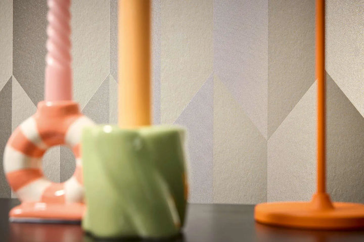 Tapetes ar mirdzošu ģeometrisku rakstu | zeltā krāsā - 3010521