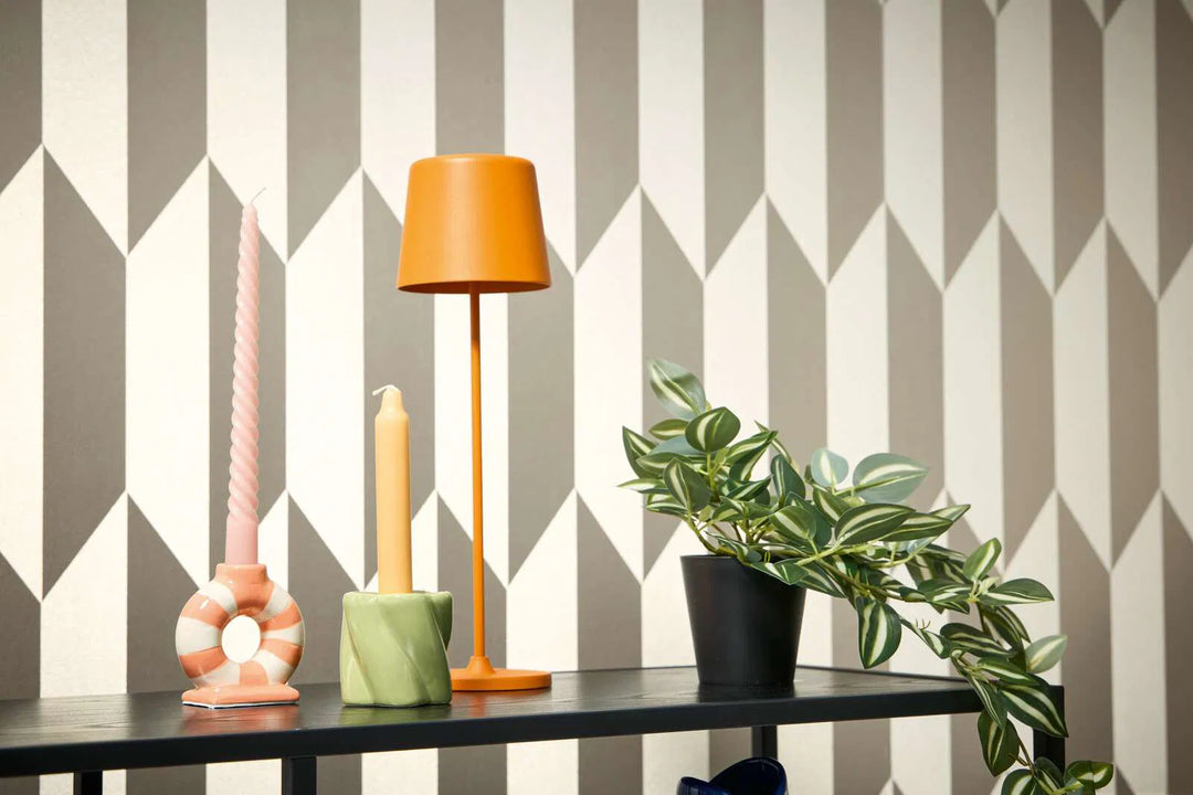 Tapetes ar mirdzošu ģeometrisku rakstu | zeltā krāsā - 3010521