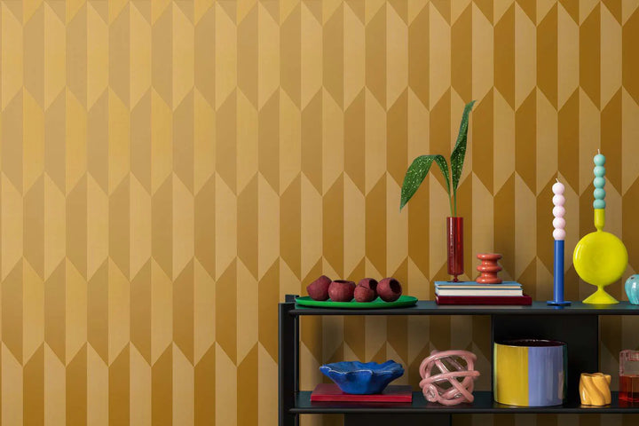 Neaustas tapetes ar spīdīgu retro rakstu košās krāsās – zelta - 3010522