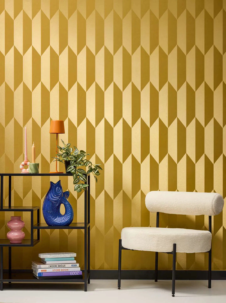 Neaustas tapetes ar spīdīgu retro rakstu košās krāsās – zelta - 3010522