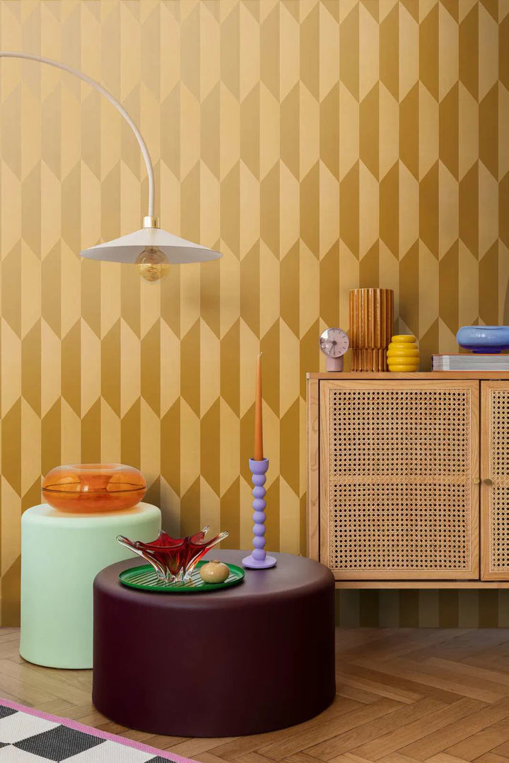 Neaustas tapetes ar spīdīgu retro rakstu košās krāsās – zelta - 3010522