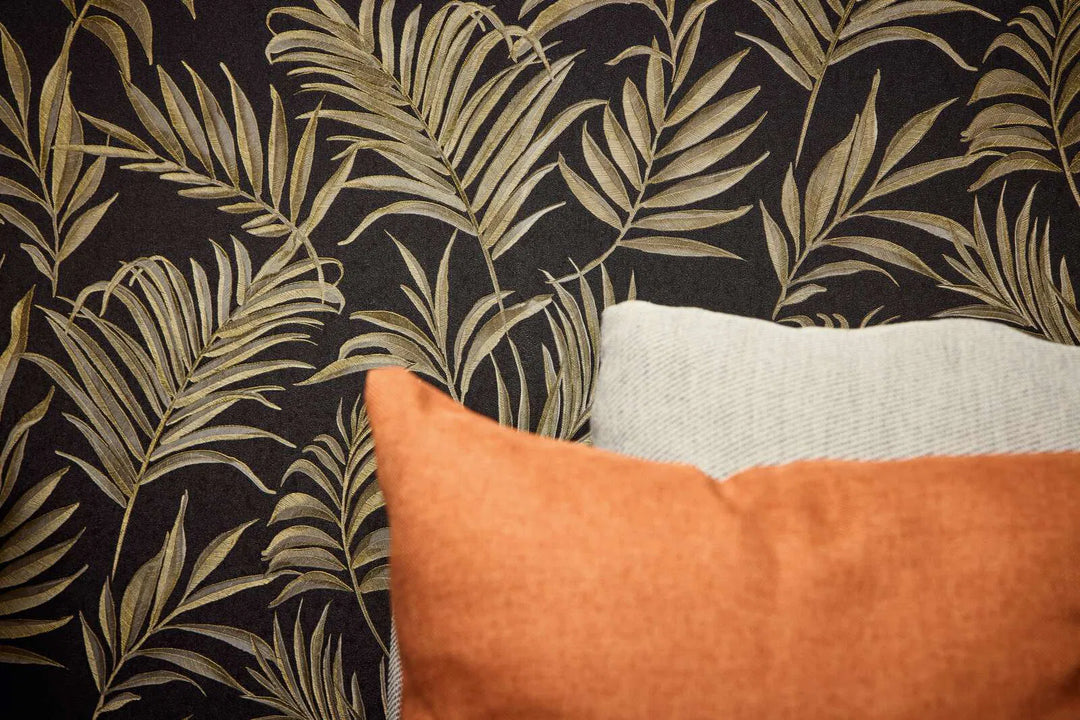 Non-woven wallpaper with delicate tropical motif | black, gold - 3011056