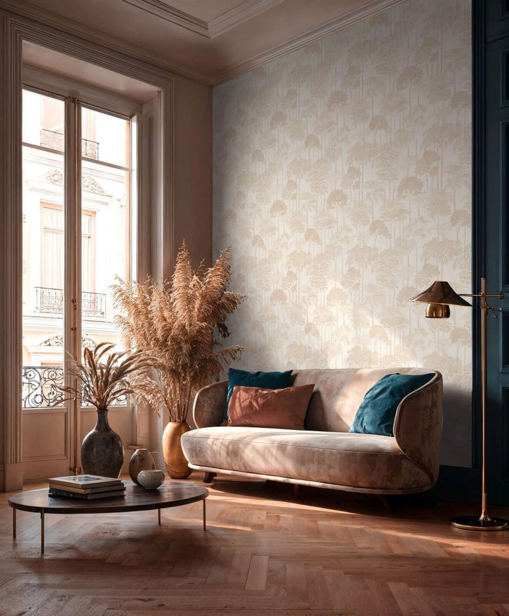 Neaustas tapetes ar izsmalcinātu palmu ilustrāciju un smalkiem kontūriem | krēmkrāsa - 3012105