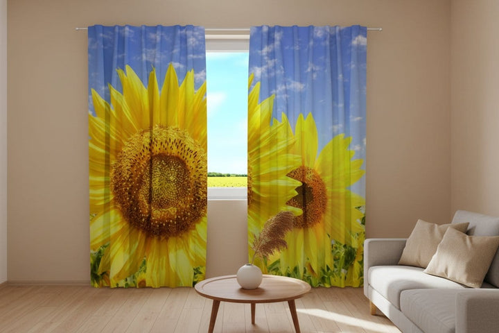 Dienas un nakts aizkari - Saules ziedi - Dzeltenas saulespuķes zaļa pļavā Tapetenshop.lv