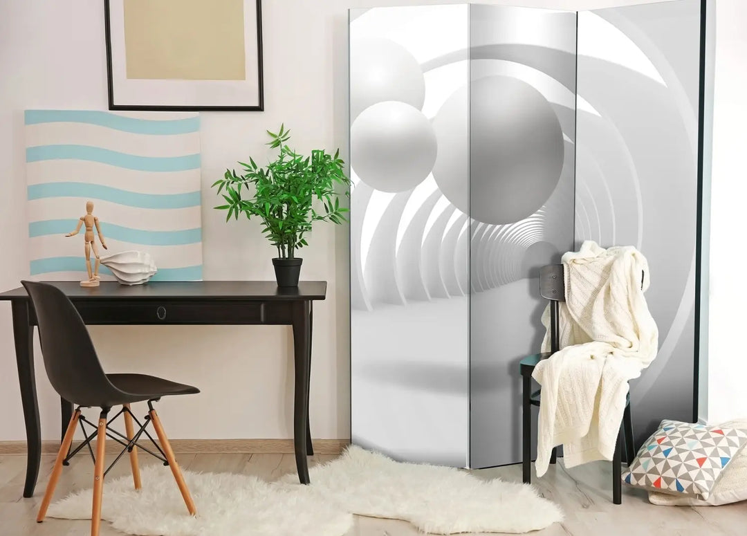 Aizslietnis - abstrakta baltas ģeometriskas figūras gaišā tunelī ART