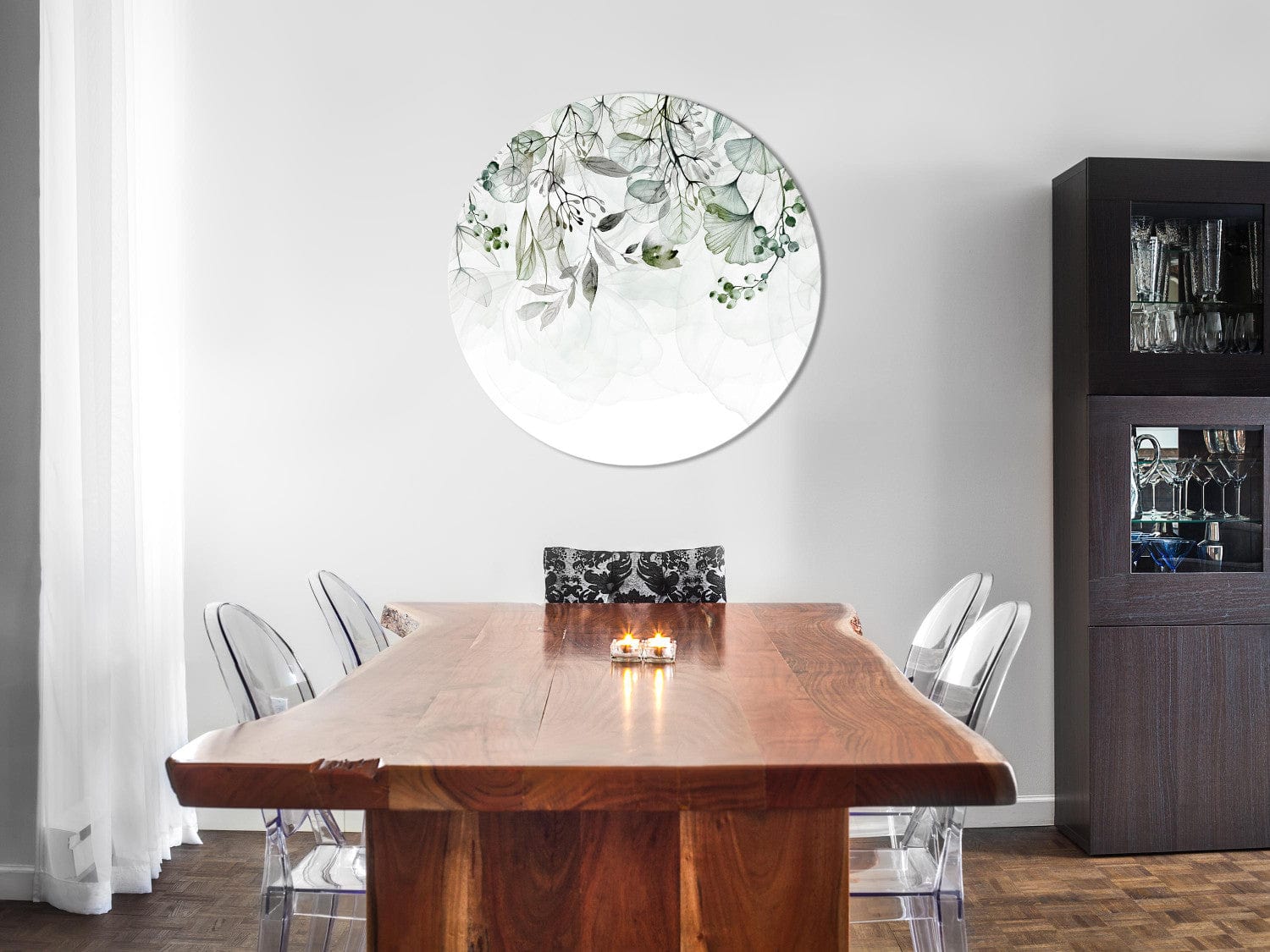 Apaļa glezna ar dabas tematiku - Zaļās lapas un ziedi uz gaiša fona G-ART