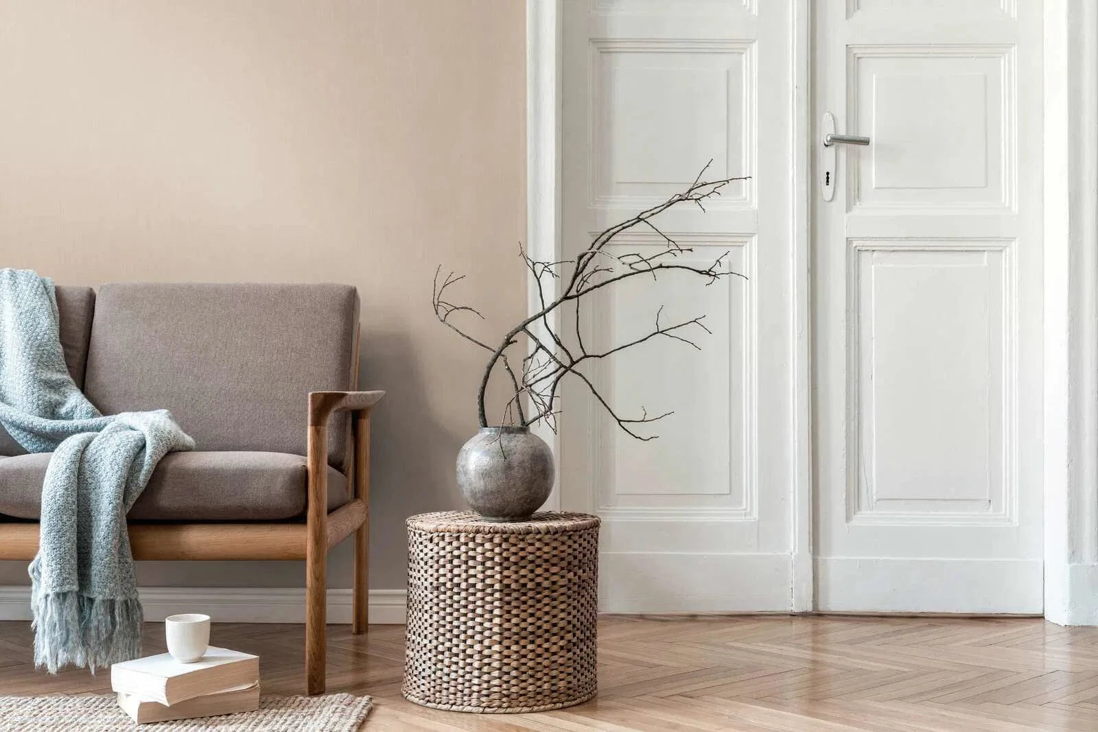 Daniel Hechter tapetes ar vieglu tekstūru siltos bēšos toņos AS Creation