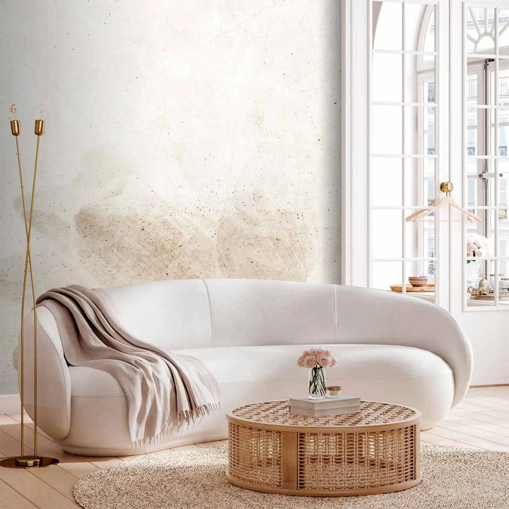 Minimālistiska fototapete ar diviem lieliem lotosa ziedu siluetiem stūros uz gaiša fona baltā viesistabā