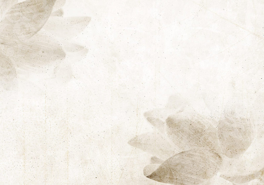 Minimālistiska fototapete ar diviem lieliem lotosa ziedu siluetiem stūros uz gaiši bēša, teksturēta un smalki punktota fona vintage stilā.
