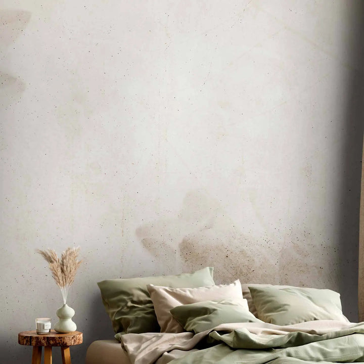 Minimālistiska fototapete ar diviem lieliem lotosa ziedu siluetiem stūros uz gaiša fona guļamistabas interjerā