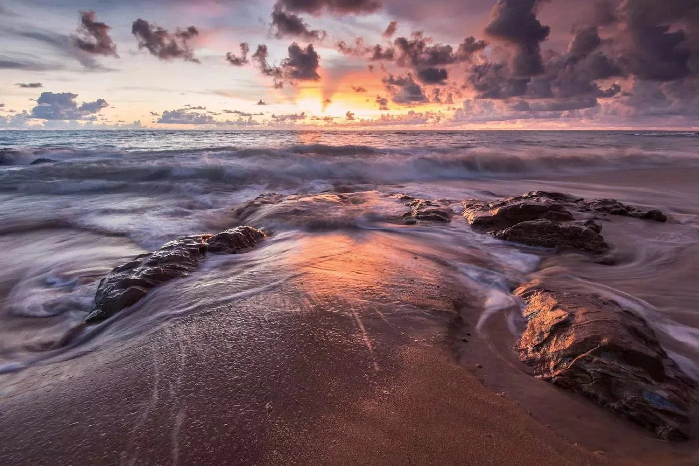 Fototapetes ar skaistu ainavu - Jūras viļņi, violetos toņos D-ART