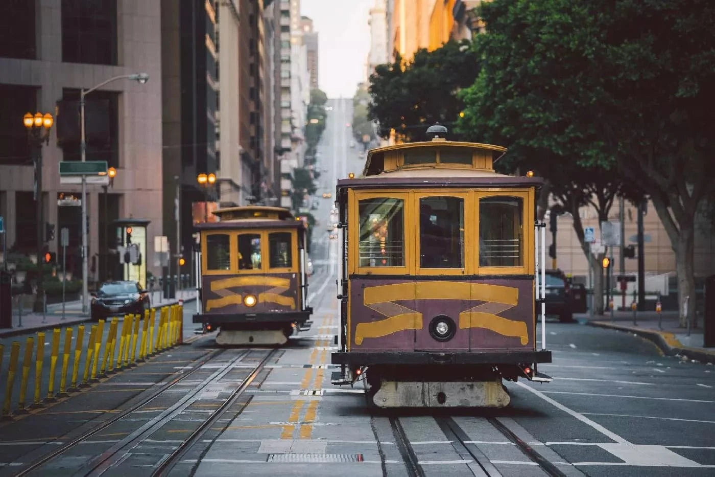 Fototapetes ar pilsētas skatu - Sanfrancisko trolejbusi, pelēka, dzeltena D-ART