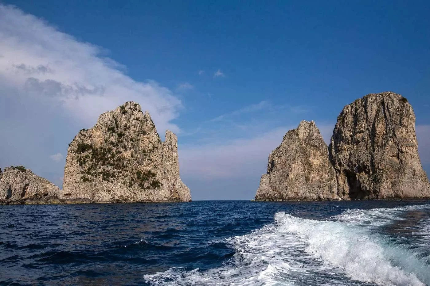 Fototapetes ar tropisko jūru - Faraglioni sala, viesistabai D-ART