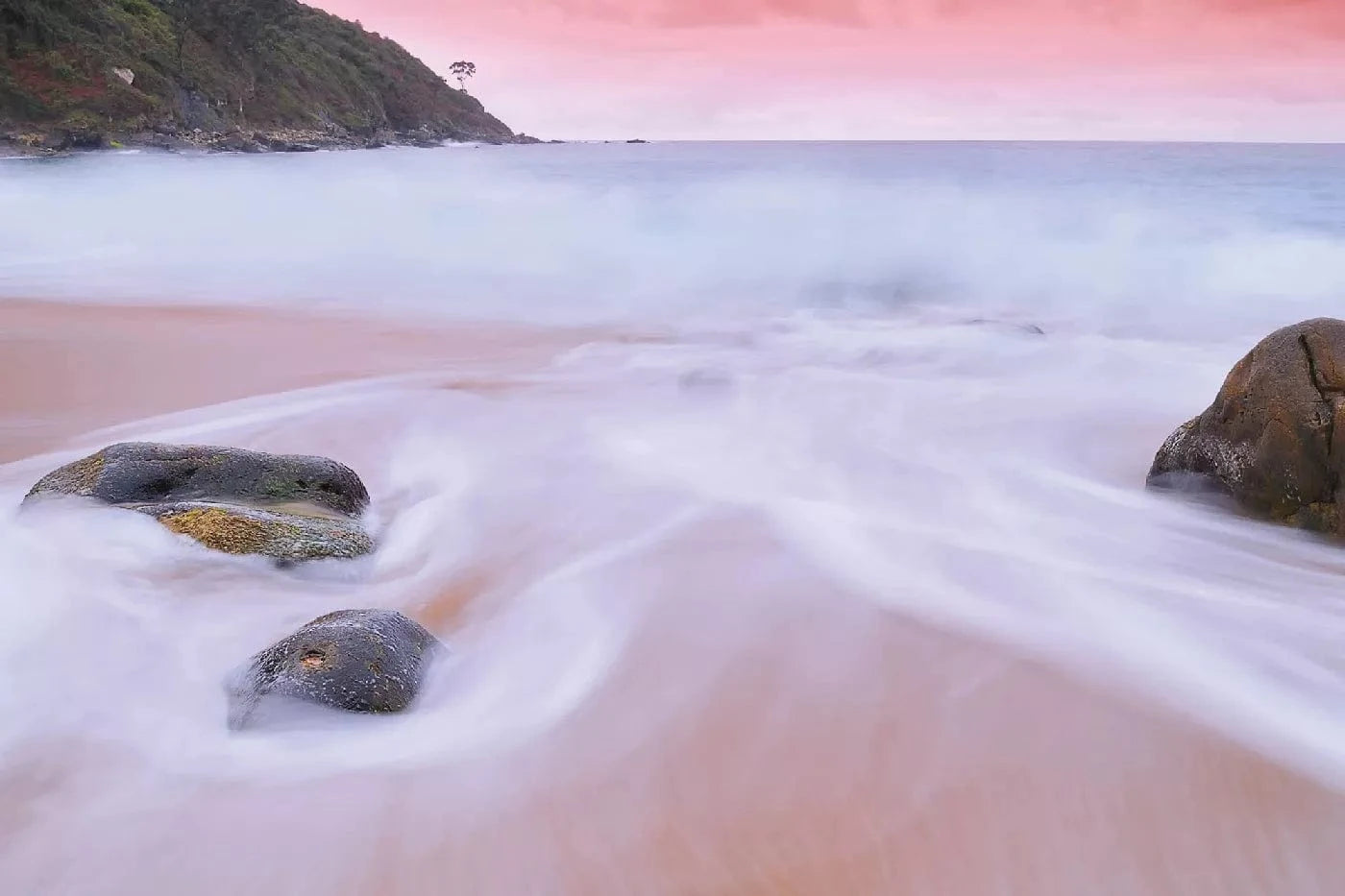 Fototapetes ar tropisko pludmali - Noslēpumainā pludmale, rozā toņos D-ART
