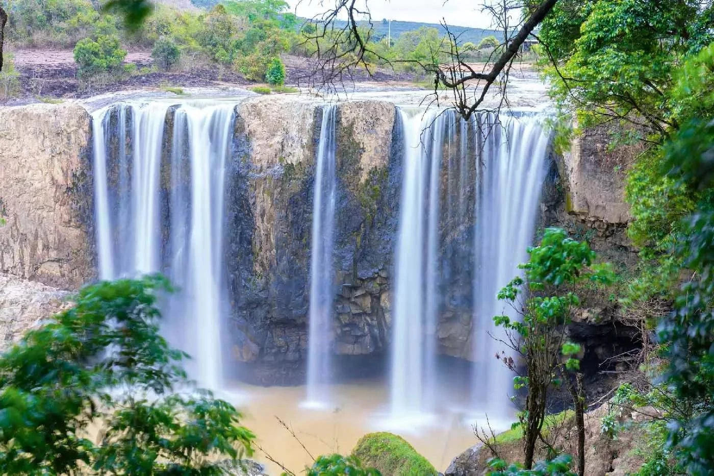 Fototapetes ar ūdenskritumu - Dabas ūdenskritumi, zaļa, bēša D-ART