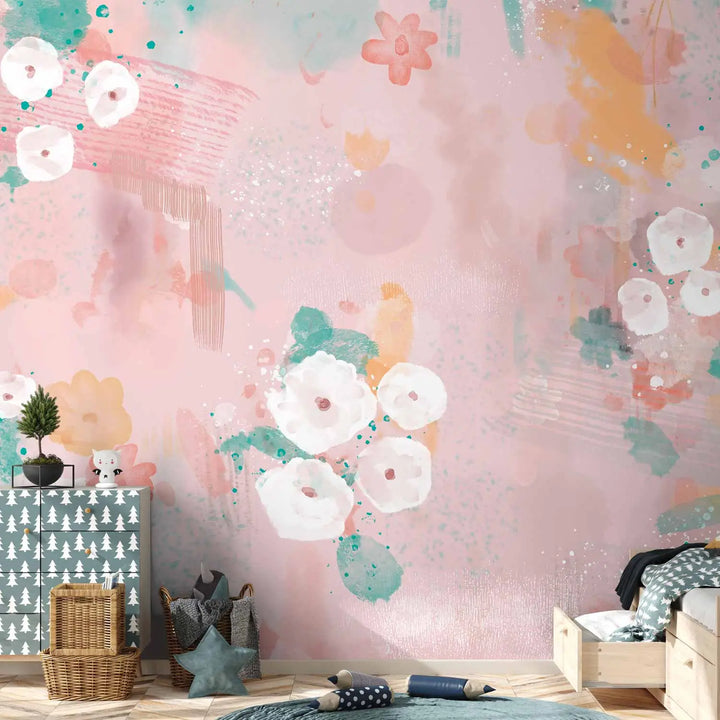 Abstrakta ziedu fototapete uz maigi rozā akvareļu  un persiku krāsas ziedu motīviem - bernistabā