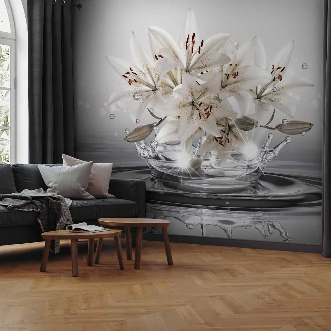 Fototapetes - krēmkrāsas lilijas uz dekoratīva pelēka ūdens fona G-ART