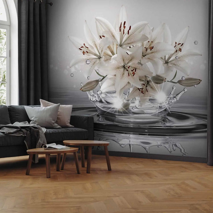 Fototapetes - krēmkrāsas lilijas uz dekoratīva pelēka ūdens fona G-ART