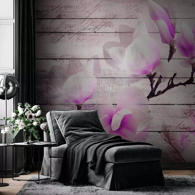 Fototapetes - violetas magnolijas ziedi uz beša koka virsmas, 62469 G-ART