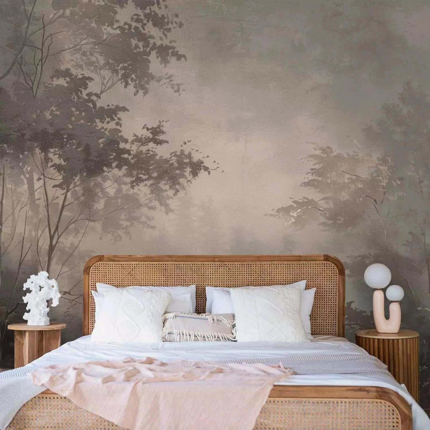 Fototapetes - Rīts mežā – miglains mežs pasteļtoņos - viesistabai G-ART