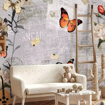 Fototapetes - Tauriņi uz pelēka un balta fona ar uzrakstiem un ziediem G-ART