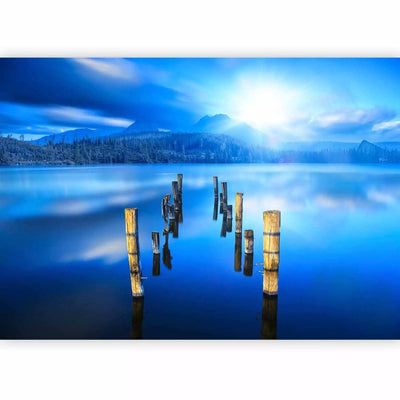 Valokuvatapetti - maisema järvellä, metsällä ja vuorilla auringonvalossa, 59736G-ART