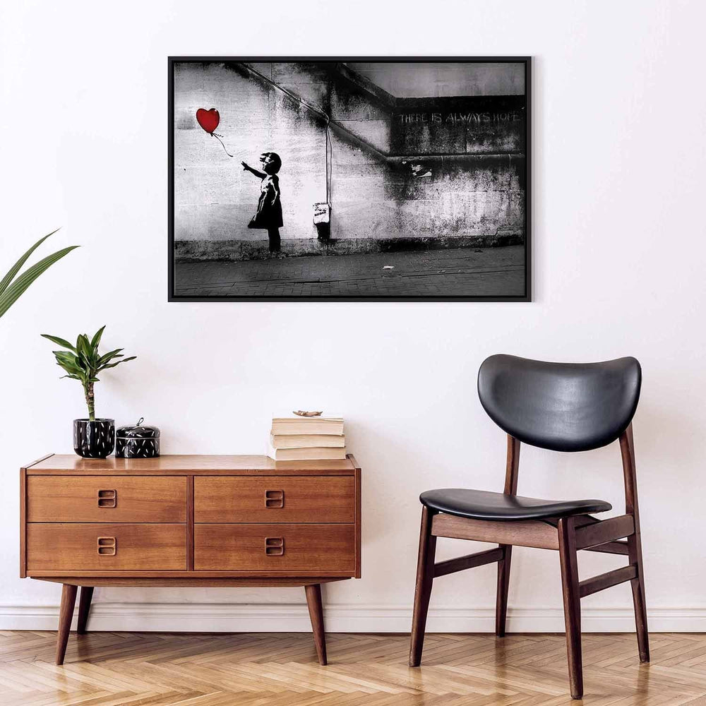Glezna melnā koka rāmī - Cerība (Banksy)- vieta kur var nopirkt G ART