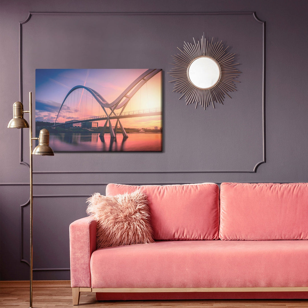 Kanva - Bezgalības tilts, Apvienotā Karaliste X-ART