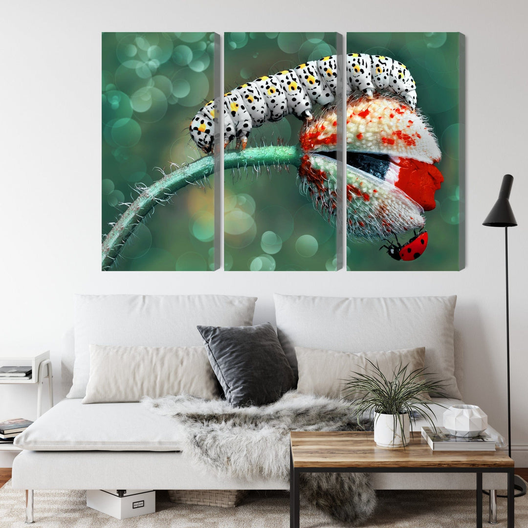 Kanva: Kāpurs un mārīte makro, zaļa X-ART