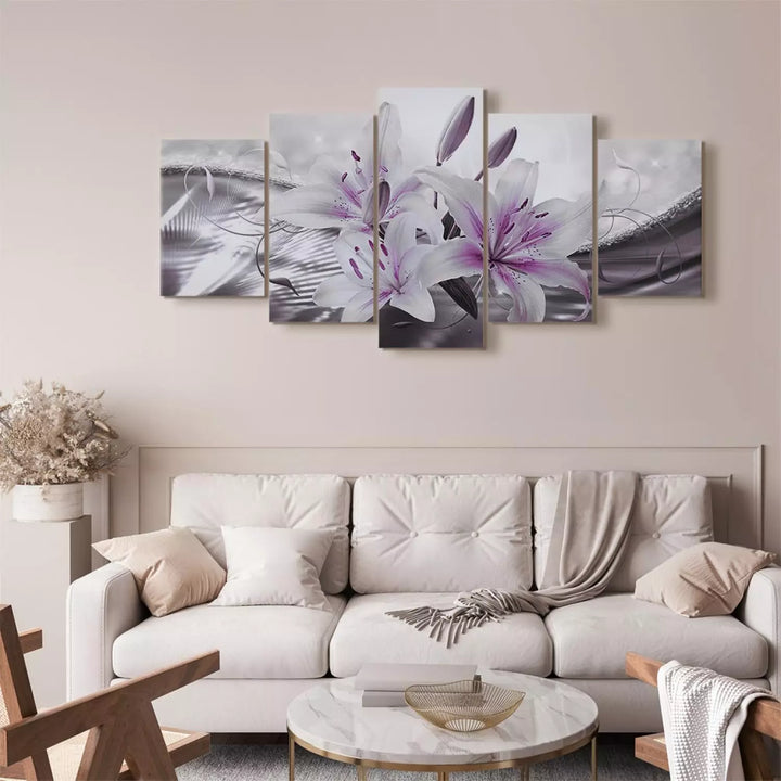 Glezna ar lilijām violetos toņos uz pelēka fona, 93795 ART XL