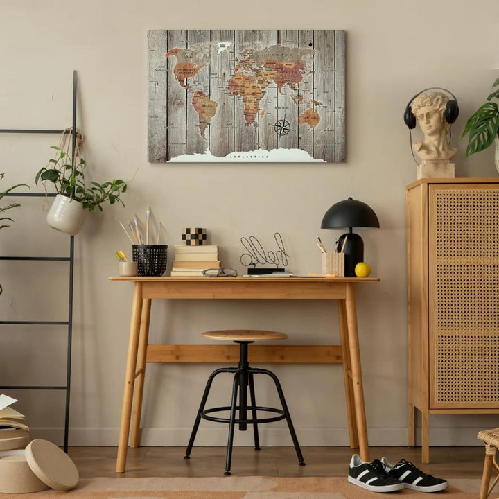 Glezna - Brūna pasaules karte koka uz silti pelēka koka faktūras ART XL