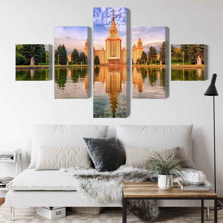 5 daļu kanva: Maskavas Valsts universitāte X-ART