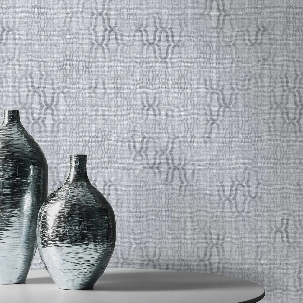 Pelēkas ornamenta tapetes ar matētu efektu modernai telpai   Tapetenshop.lv