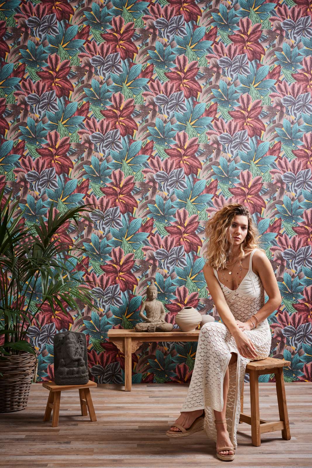 Flizelīna tapetes ar lapu rakstu košās krāsās, zilā un rozā - 1376036 AS Creation