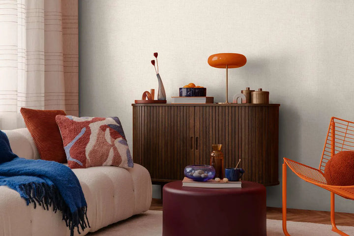 Smalkas tekstūras neaustas tapetes ar maigu spīdumu maigā, siltā krēmkrāsā | 3010210 AS Creation