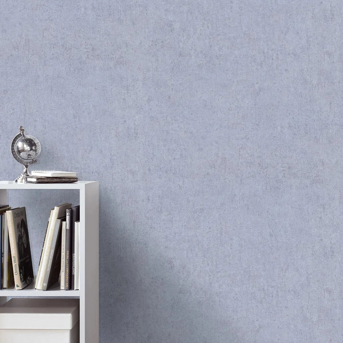 Zilas tapetes ar apmetuma efektu interjeram – apskatīt istabā Erismann